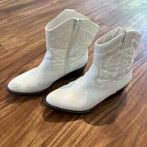 White Booties, 7.5 / M, Western Style